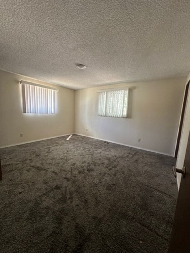 Building Photo - Large 5 Bedroom Home in Cheney