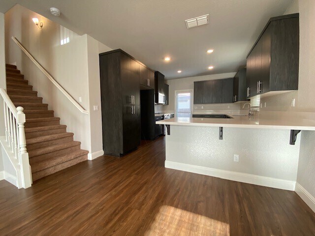 Building Photo - Modern 4bd/3ba 1930 sq. ft. home in Rancho Cordova!