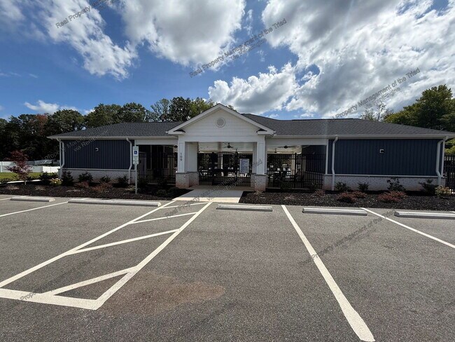 Building Photo - 122 Longleaf Ct