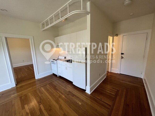 Building Photo - 1 bedroom in Brookline MA 02446