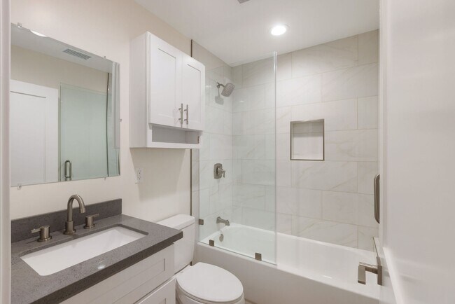 Building Photo - Brand New 2BR/1BA with Downtown LA Views in Historic Pico Union - First Time  on Market!