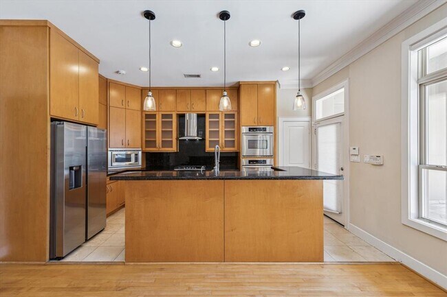 Building Photo - 5512 Val Verde St