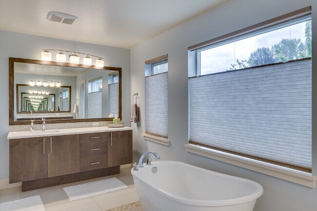 Building Photo - Beutiful 5 bedroom home on Wisti Lane!