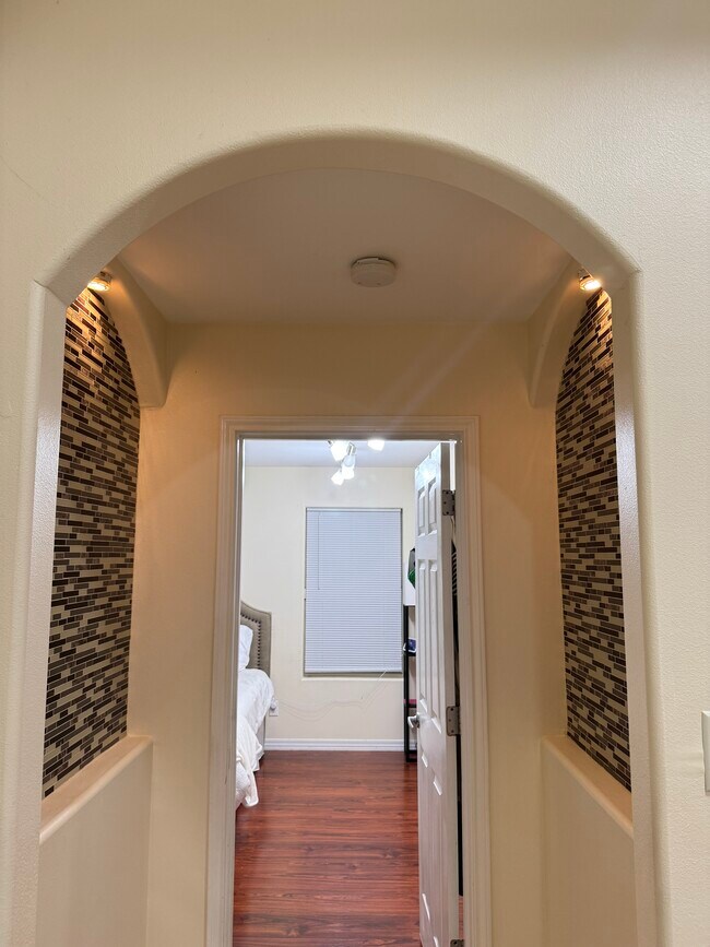 Building Photo - 7204 N 44th Ln