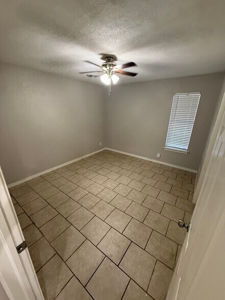 Building Photo - 823 Hardy Springs Cir