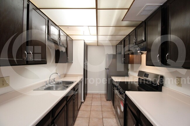 Building Photo - 6074 W Golden Ln