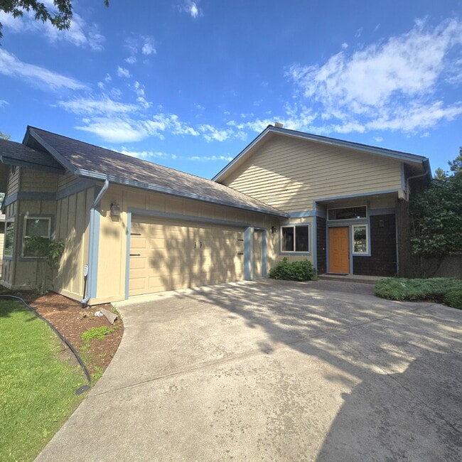 Building Photo - Eagle Bend Home