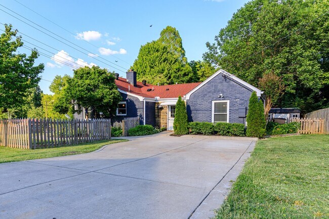 Building Photo - **APPLICATIONS APPROVED!**  Beautiful East Nashville Home on Porter for Lease!!