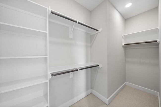 Building Photo - 1136 Wycliffe Dr