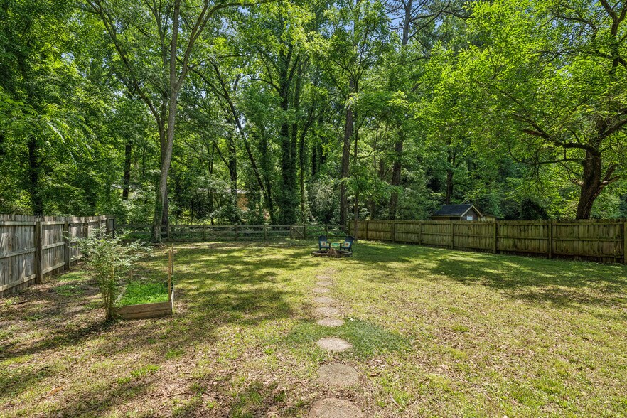 Building Photo - 1410 Cobb Branch Dr