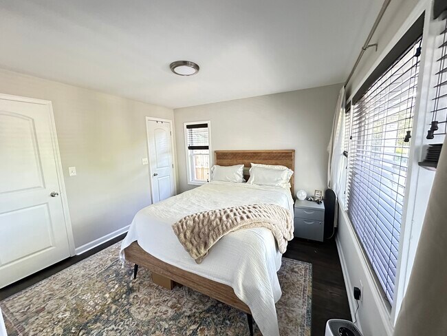 Room A - 1865 Winthrop Dr SE