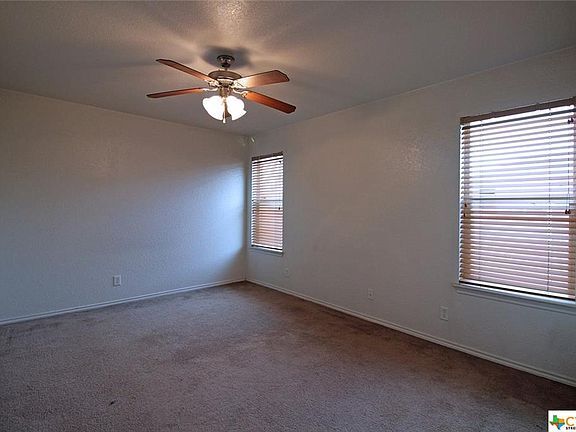 Building Photo - 3901 Captain Dr