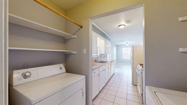 Building Photo - 1107 Braeswood Dr