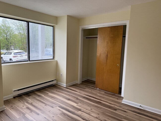 Building Photo - 11 Hulbert Rd