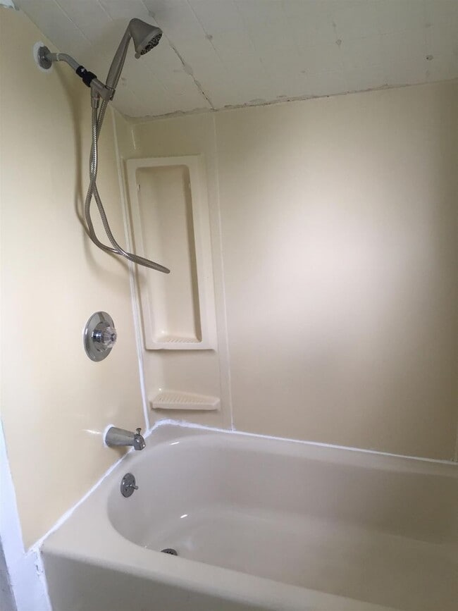 Building Photo - Studio Apt. for lease in the Belmont/Hills...
