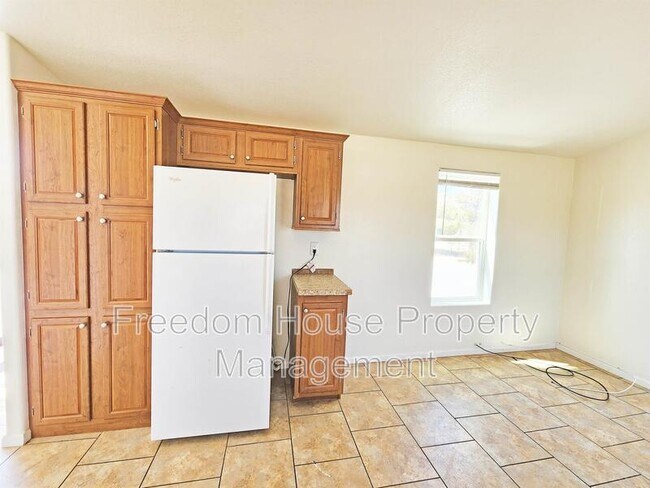 Building Photo - 1550 West Irons Street