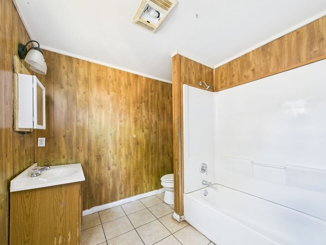 Building Photo - Three Bedroom Rental Home in Lafayette!