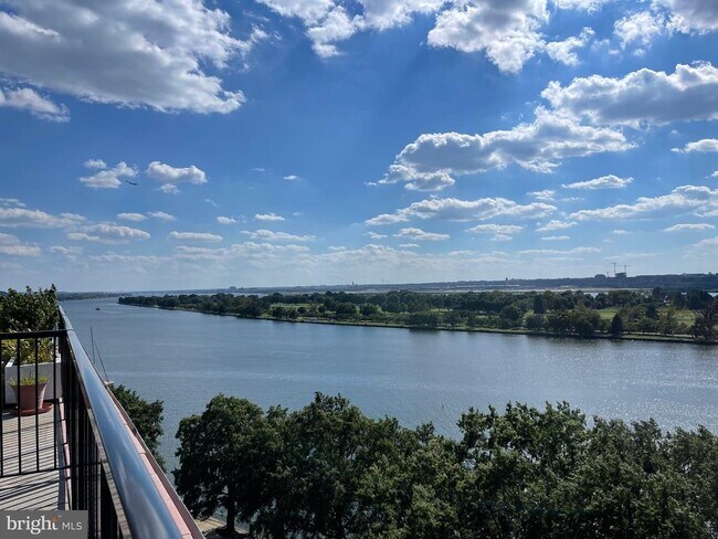 Building Photo - 520 N St SW