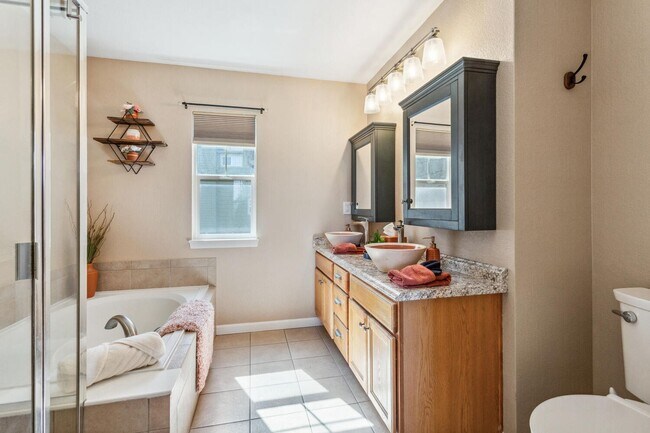 Building Photo - 3 Bedroom, 3 Bth Townhome with 2 Car Garage