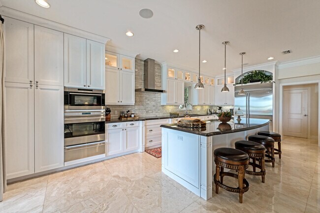Building Photo - 825 Marbella Ln