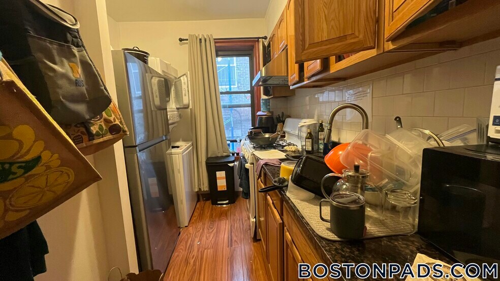 Building Photo - 871 Harrison Ave