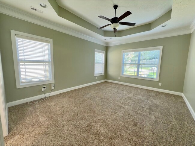 Building Photo - 532 Larkspur Dr