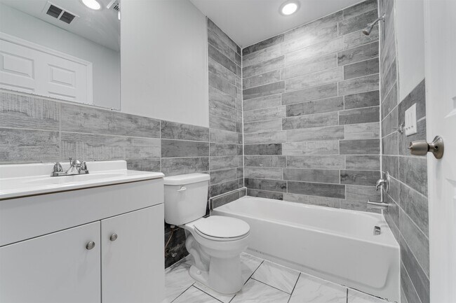 Building Photo - 1521 41st St