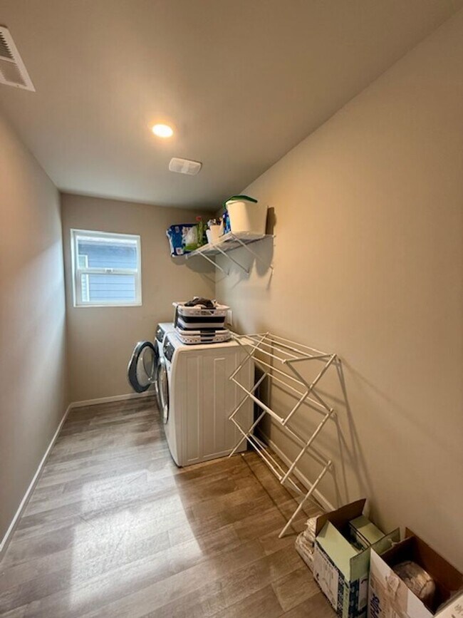 Building Photo - Spacious 4-Bedroom D.R. Horton Home – Grea...