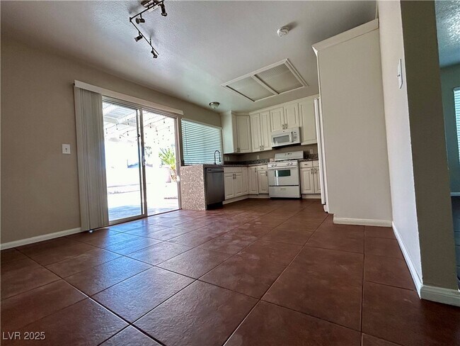Building Photo - 7319 Clearwater Cir