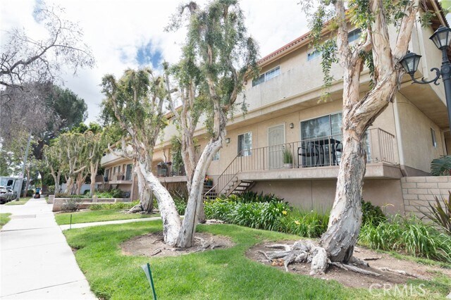 Building Photo - 10215 Variel Ave