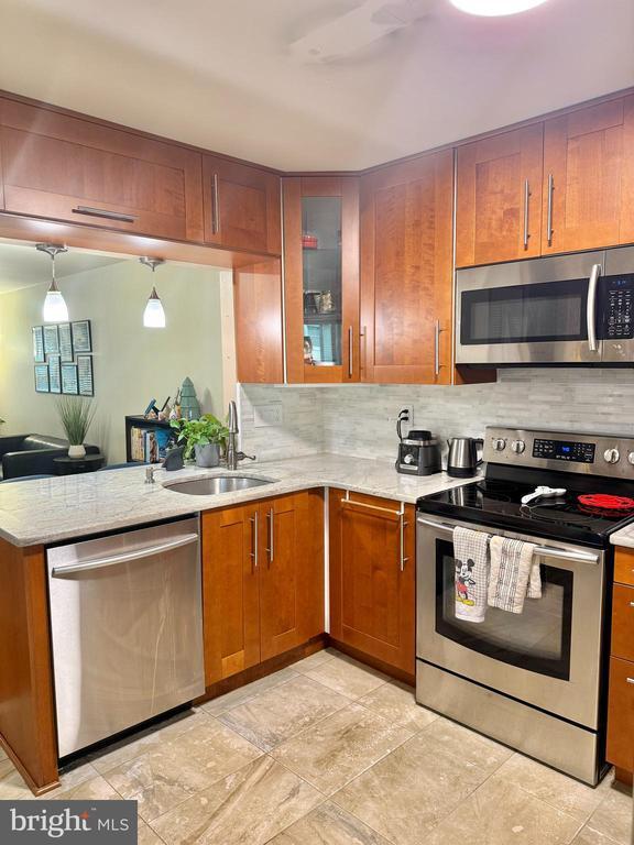 Building Photo - 5500 Woodlawn Manor Ct