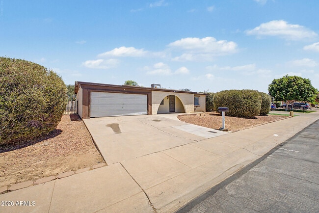 Building Photo - 7014 W Palo Verde Dr