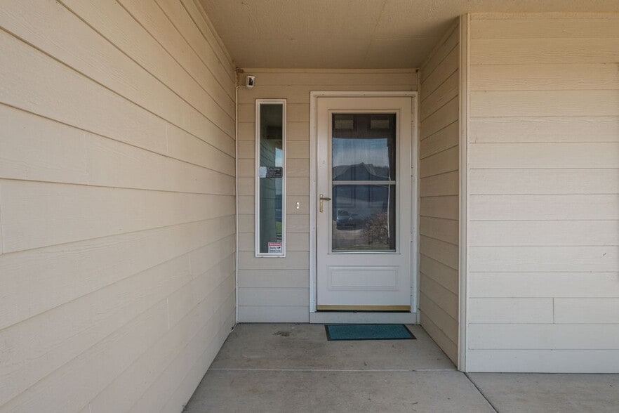 Building Photo - 5448 Siletz Ln