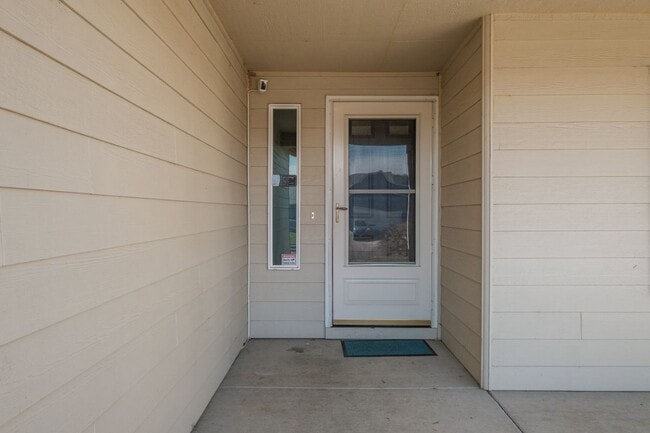 Building Photo - 5448 Siletz Ln
