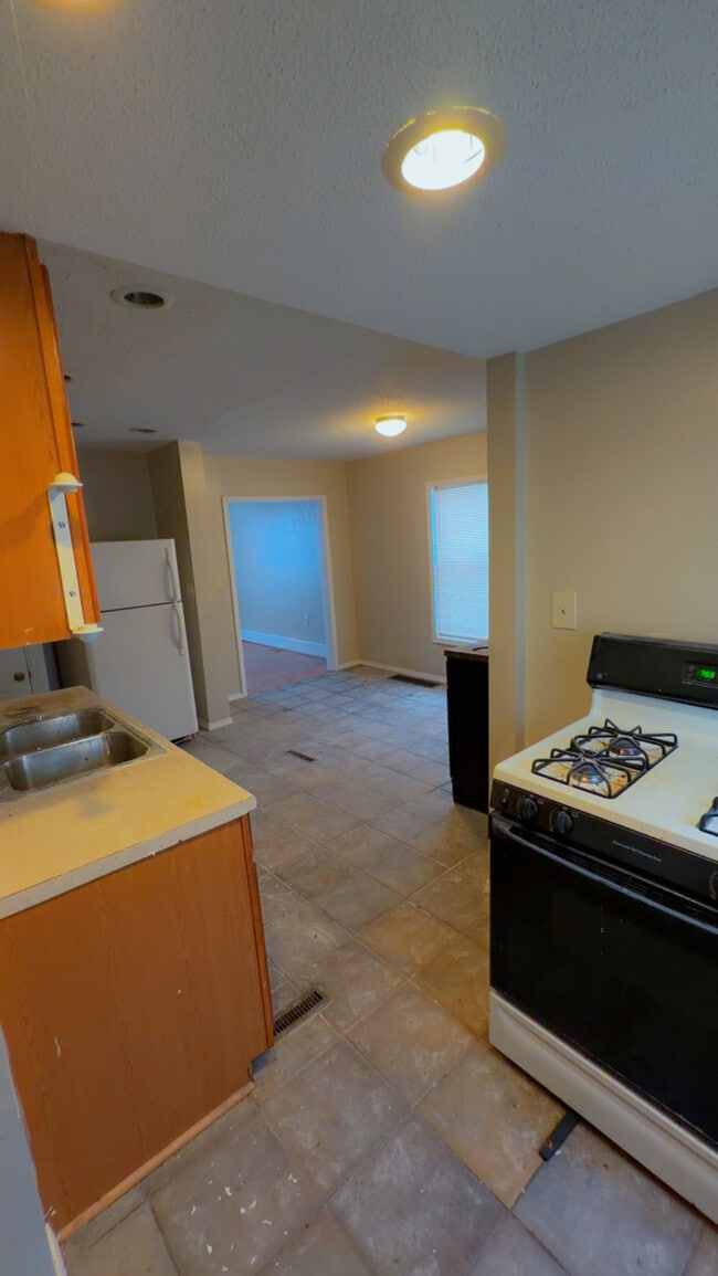 Building Photo - 191 Vandervoort St