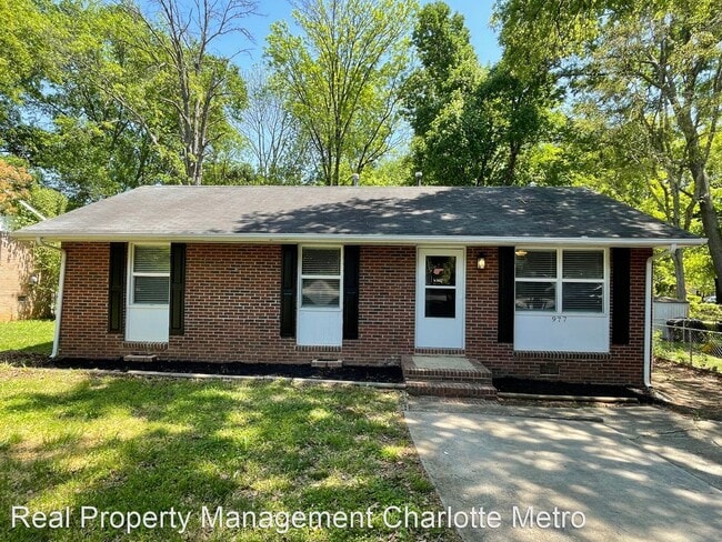 Primary Photo - 3 br, 2 bath House - 977 Stonewall Avenue ...