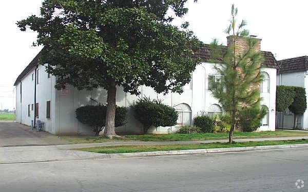 Building Photo - Country Club Arms