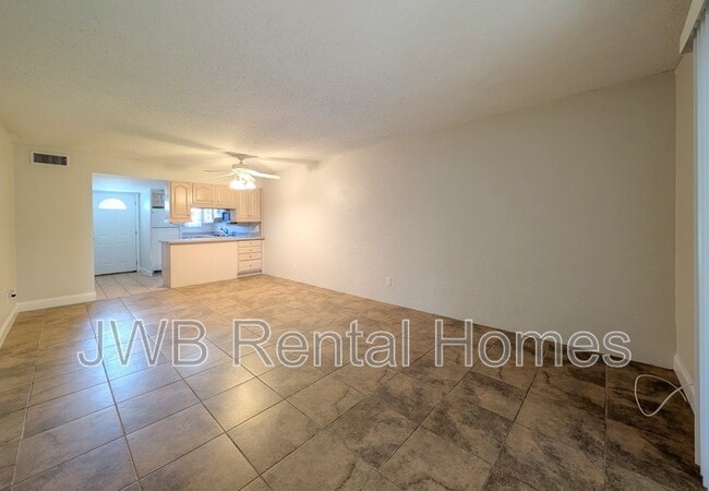 Building Photo - 1000 3rd St