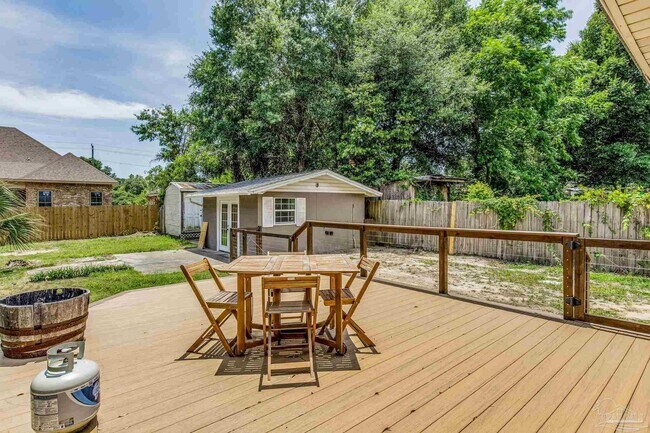 Building Photo - 2033 E Bobe St