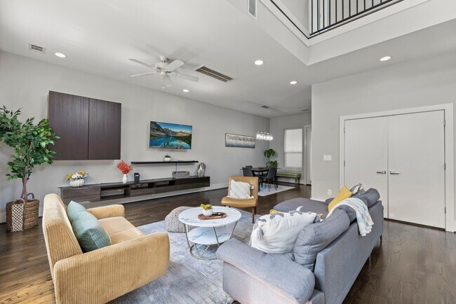 Building Photo - 2119 Hadley St