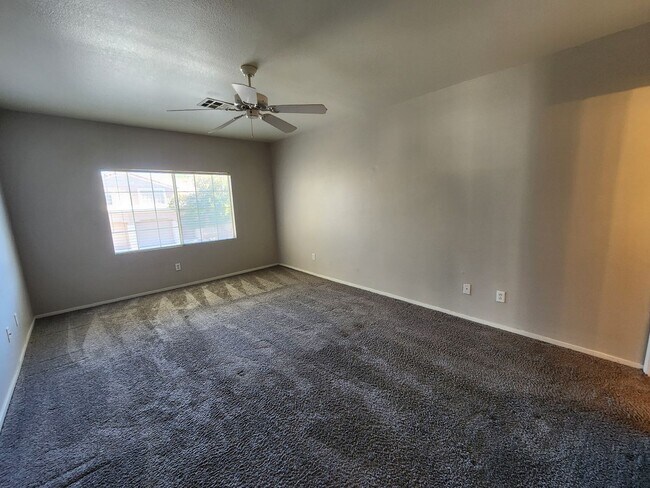 Building Photo - Beautiful townhouse in Silverado Ranch