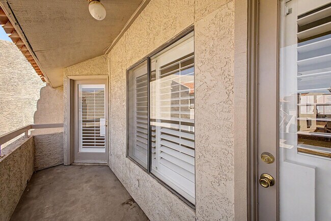 Building Photo - 11666 N 28th Dr