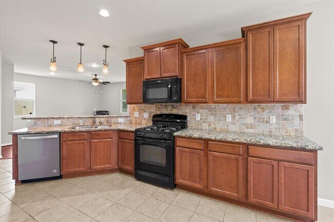 Building Photo - 18339 Red Oak Manor Ln