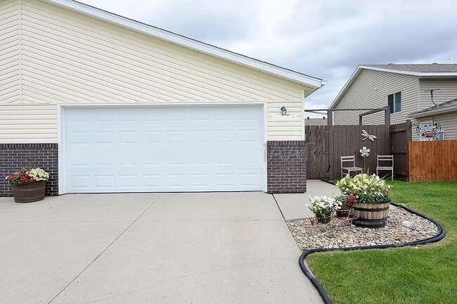 Primary Photo - 2565 Amber Valley Ct