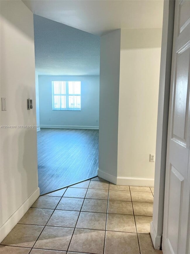Building Photo - 50 Menores Ave