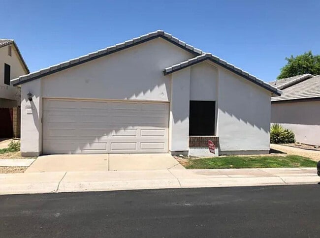 Building Photo - 15822 N 5th Ave