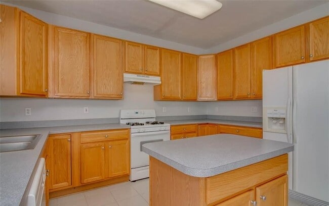 Building Photo - 2305 Bizzone Cir