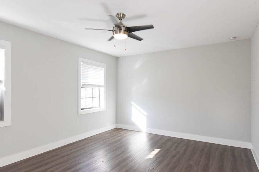 Building Photo - 733 Judson Ave