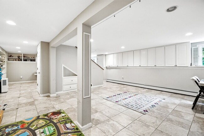 Building Photo - 163 MacGregor Dr