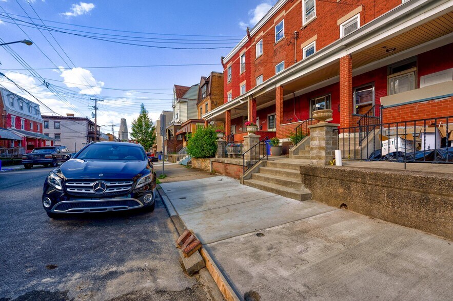 Primary Photo - 3422 Ward St